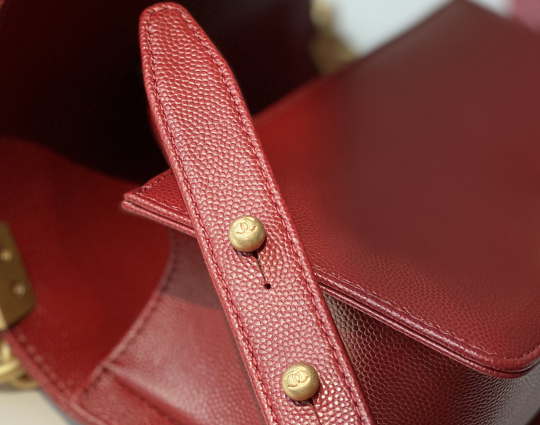 Chanel leboy 20× 12×7cm 酒红色砂金扣 Chanel leboy 20× 12×7cm 酒红色砂金扣