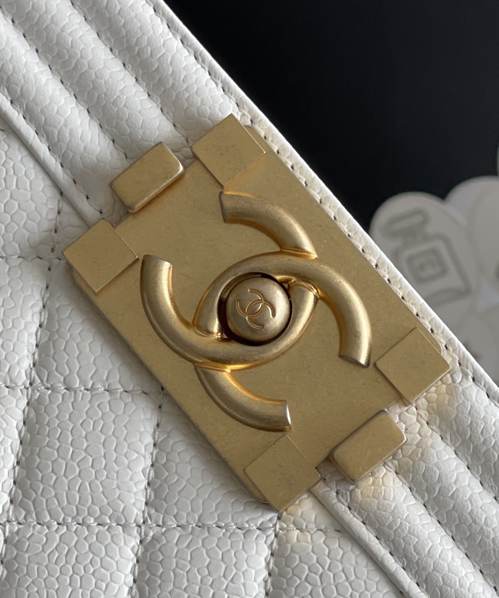 Chanel Leboy-15× 25×9cm  BLACK 砂金扣