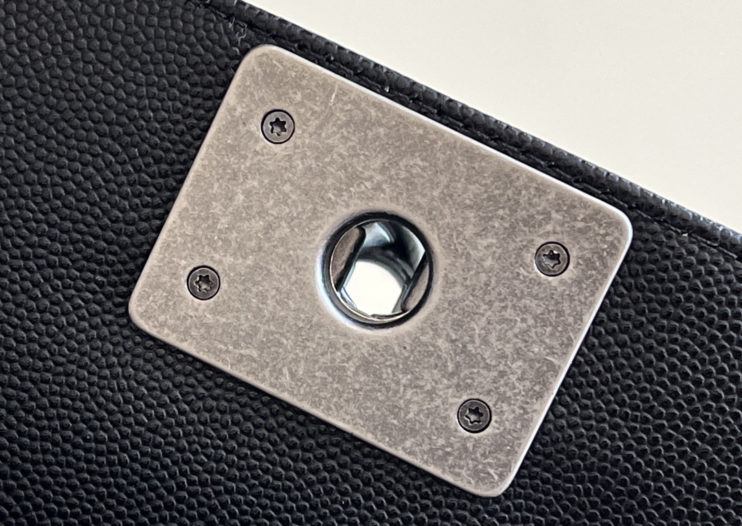 Chanel Leboy-25× 14.5×8cm black砂金扣