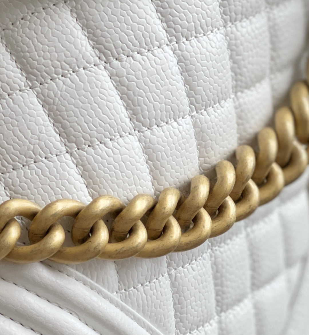 Chanel Leboy-20cm white 砂金扣 Chanel Leboy-20cm white 砂金扣