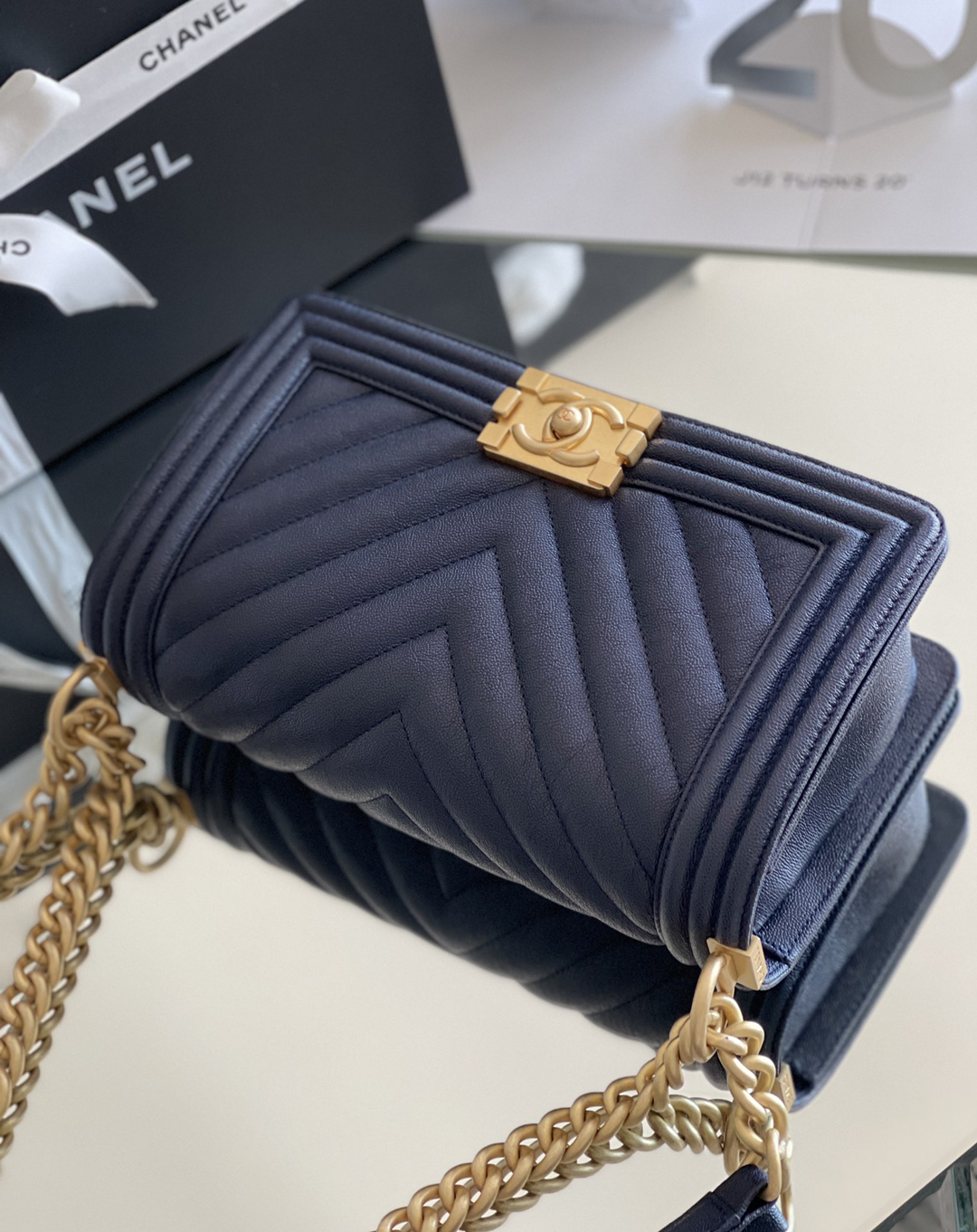 Chanel Leboy-25× 14.5×8cm 午夜蓝V纹砂金扣 Chanel Leboy-25× 14.5×8cm 午夜蓝V纹砂金扣