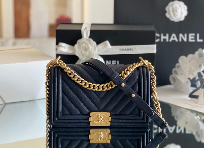 Chanel Leboy-25× 14.5×8cm 午夜蓝V纹砂金扣