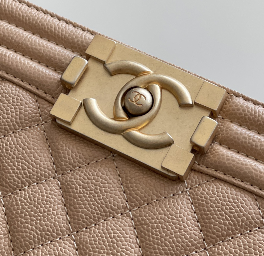 Chanel leboy 20× 12×7cm 杏色砂金扣