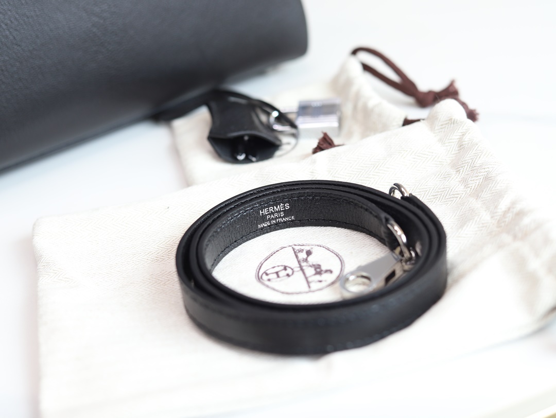 KELLY25 89 NOIR CHEVRE PHW