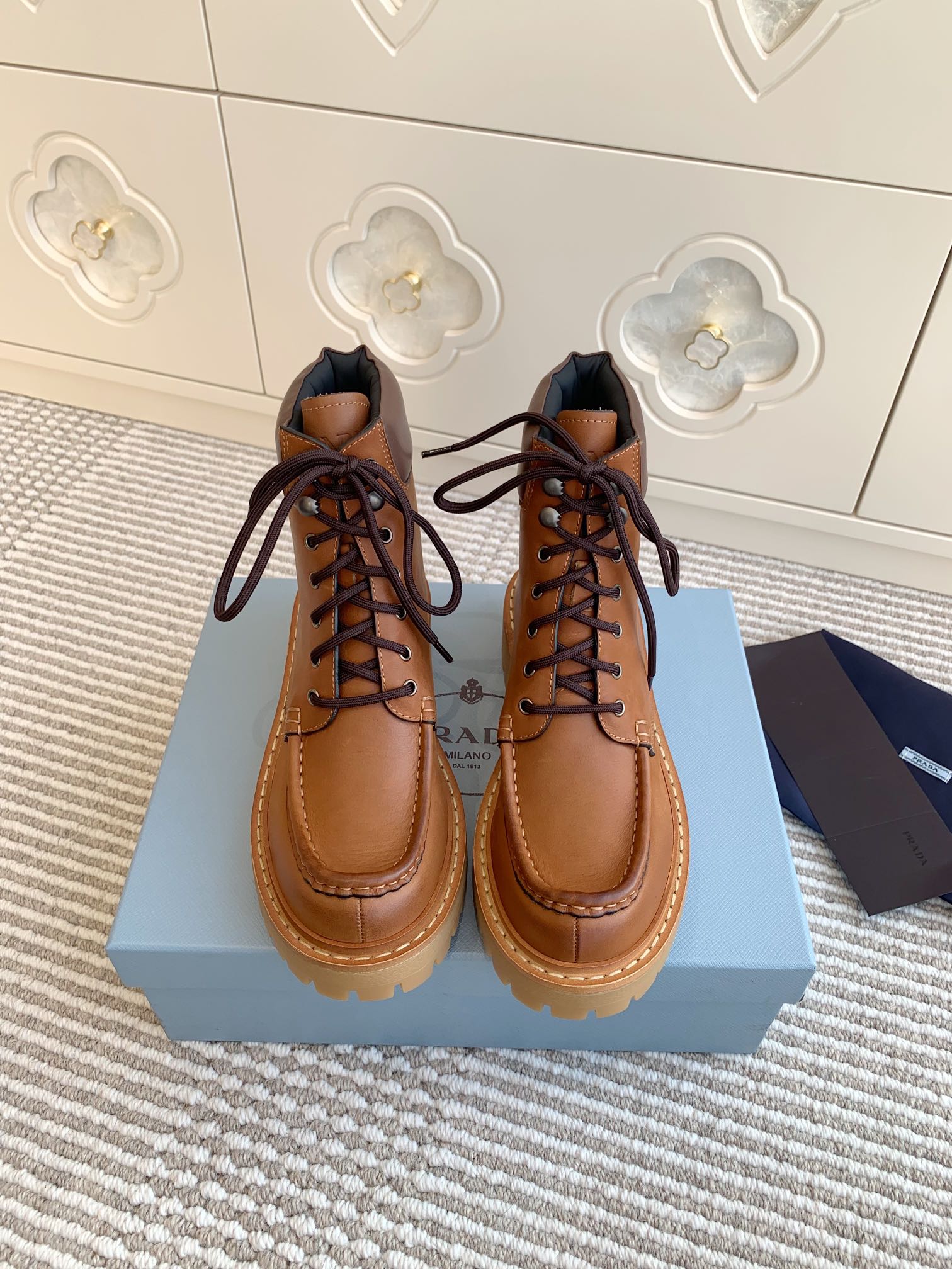 PRADA ロングウォレット。 極美品】PRADA プラダ レザー 長財布 ロングウォレット
