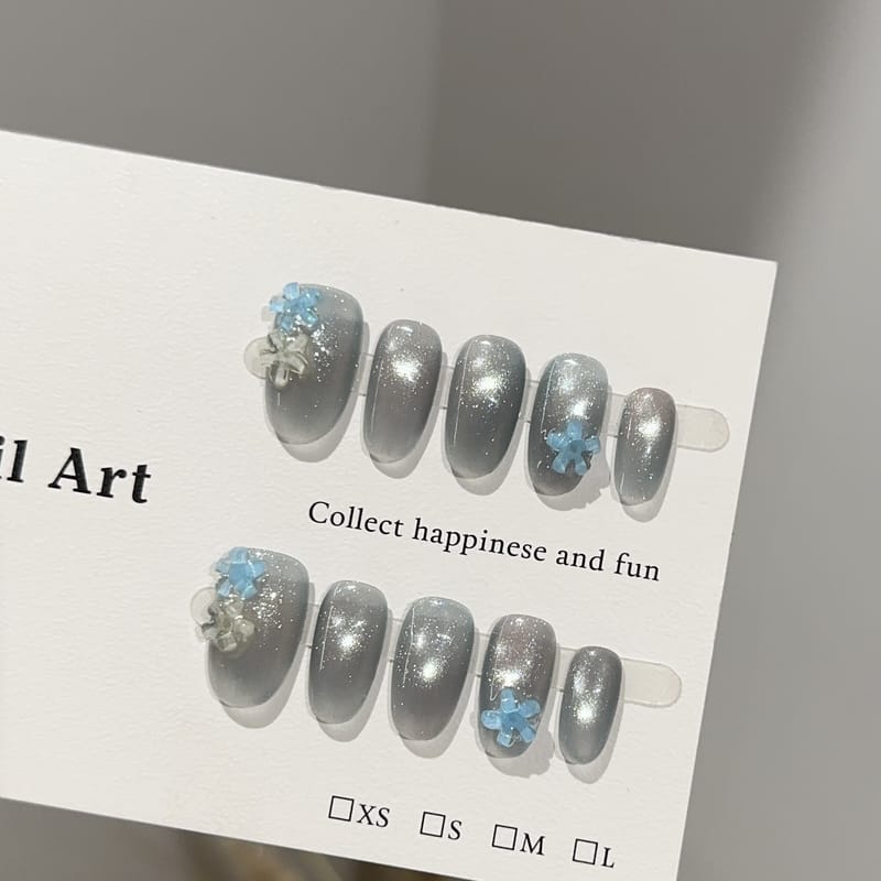 Silver Gray Cat Eye Flowers Short Press On Nails