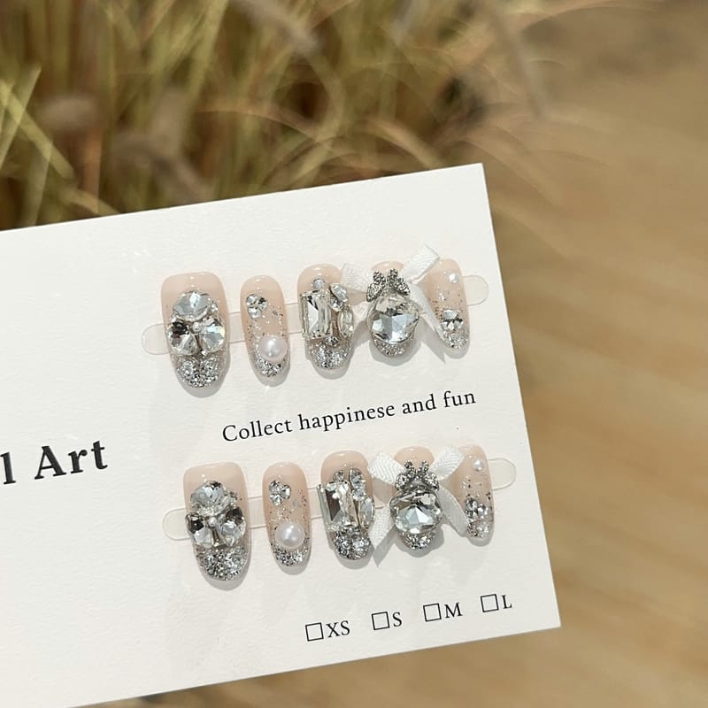 Milky Tea Short White Full-Rhinestone Bow Press On Nails