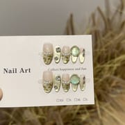 Firefly Glow: Luminous Cat Eye & Hand-Painted Floral Press On Nails