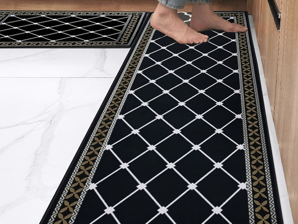 How to solve the problems of water accumulation, oil stains and food residue in the kitchen floor?