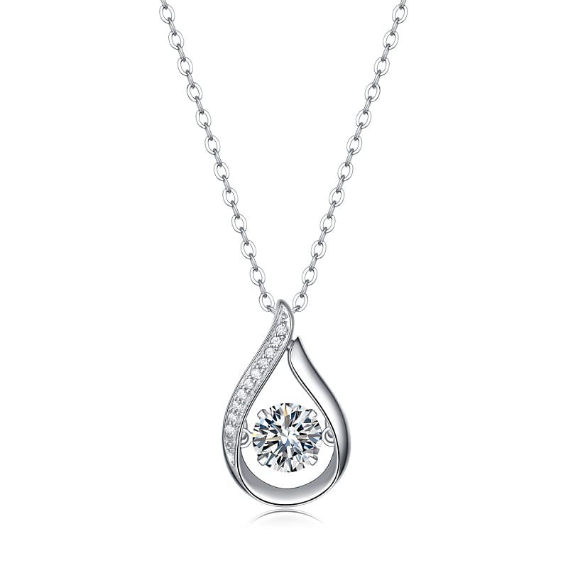 Fashionable and Luxurious Moissanite Pendant Necklace