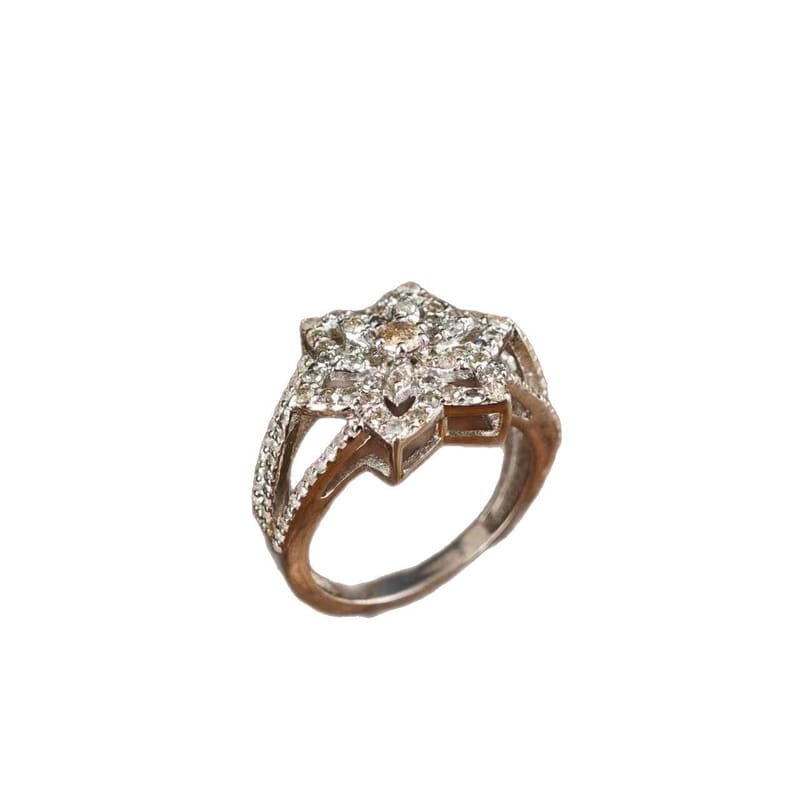 925 Sterling Silver Moissanite Flower Ring: A Perfect Gift for Friends and Loved Ones