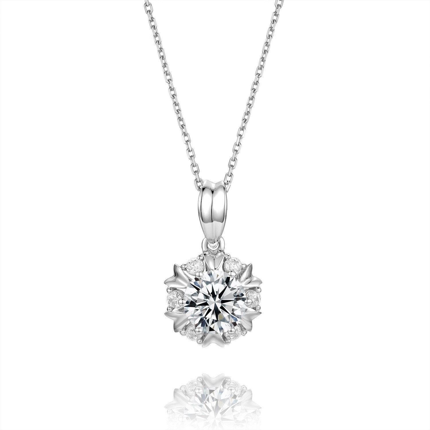 An 18K pure gold necklace set with exquisite moissanite, a fresh and delicate collarbone necklace, and a K gold necklace of light luxury