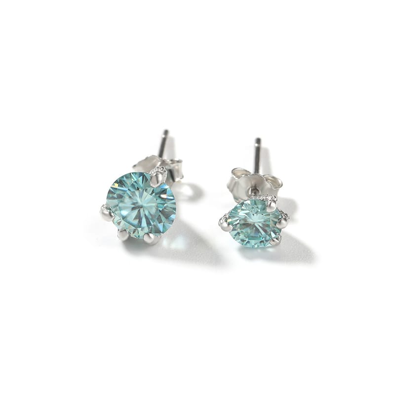 The light luxury and versatile S925 silver Moissanite dragon claw stud earrings are suitable for both men and women, exuding a sense of luxury