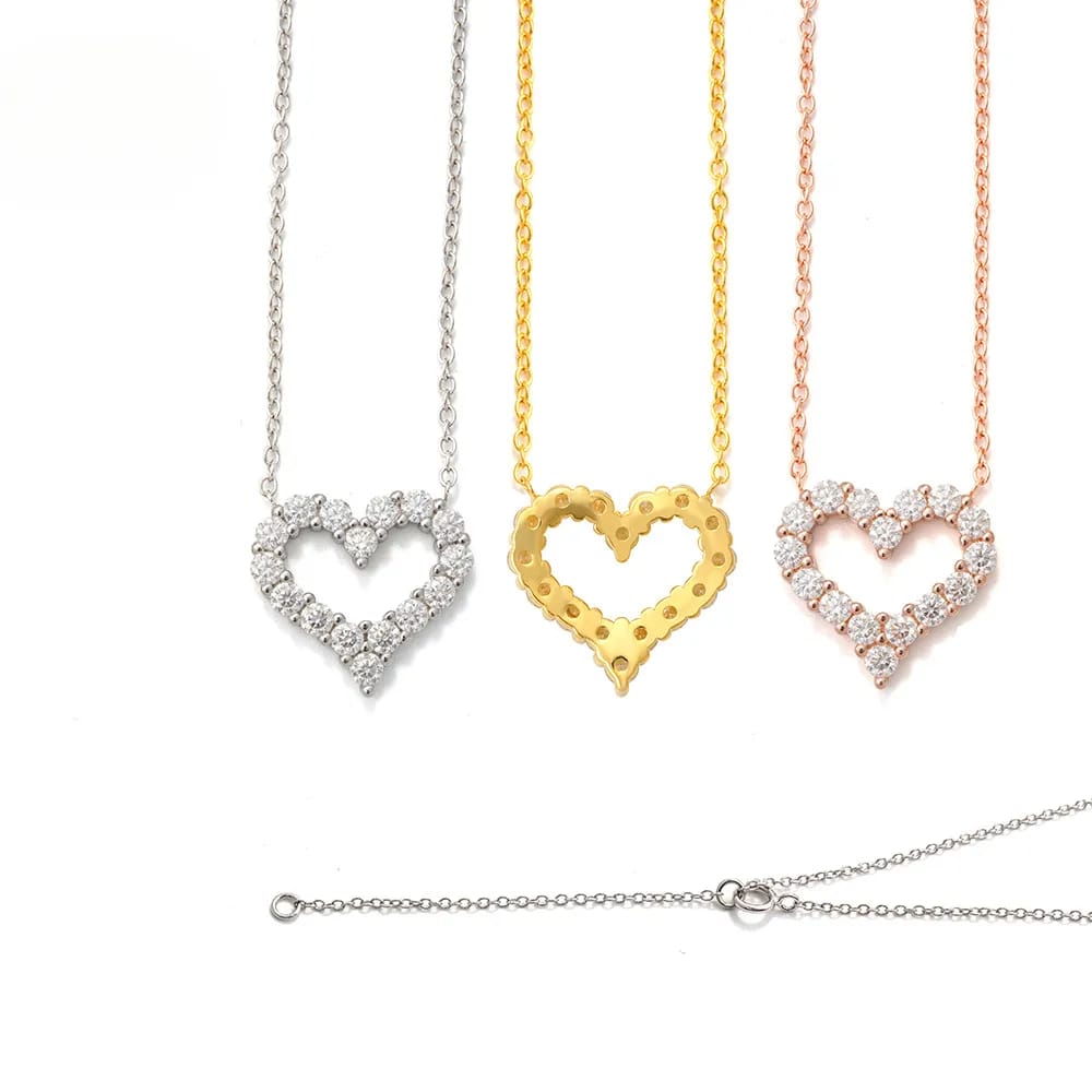 S925 sterling silver necklace set with D-color moissanite, a niche and light luxury heart-shaped pendant collarbone necklace