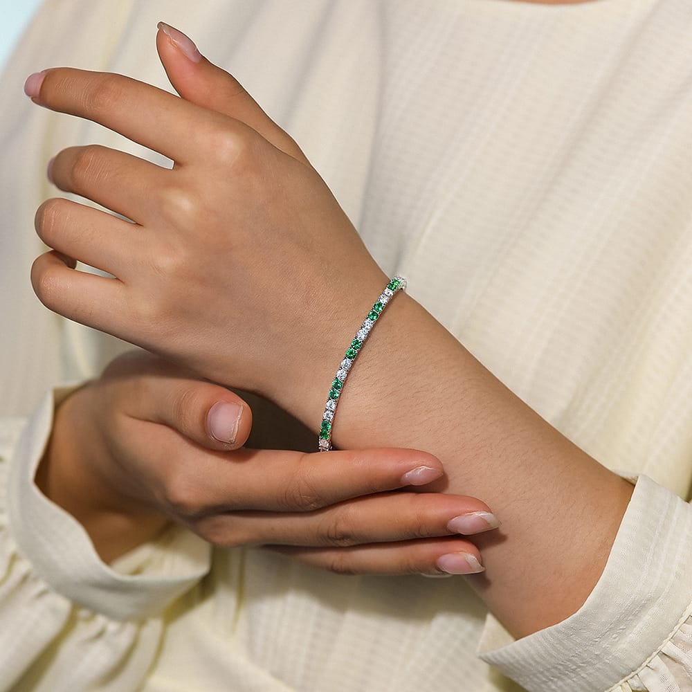 S925 sterling silver cultivated emerald Tennis bracelet: A fashionable and individualistic moissanite emerald jewelry