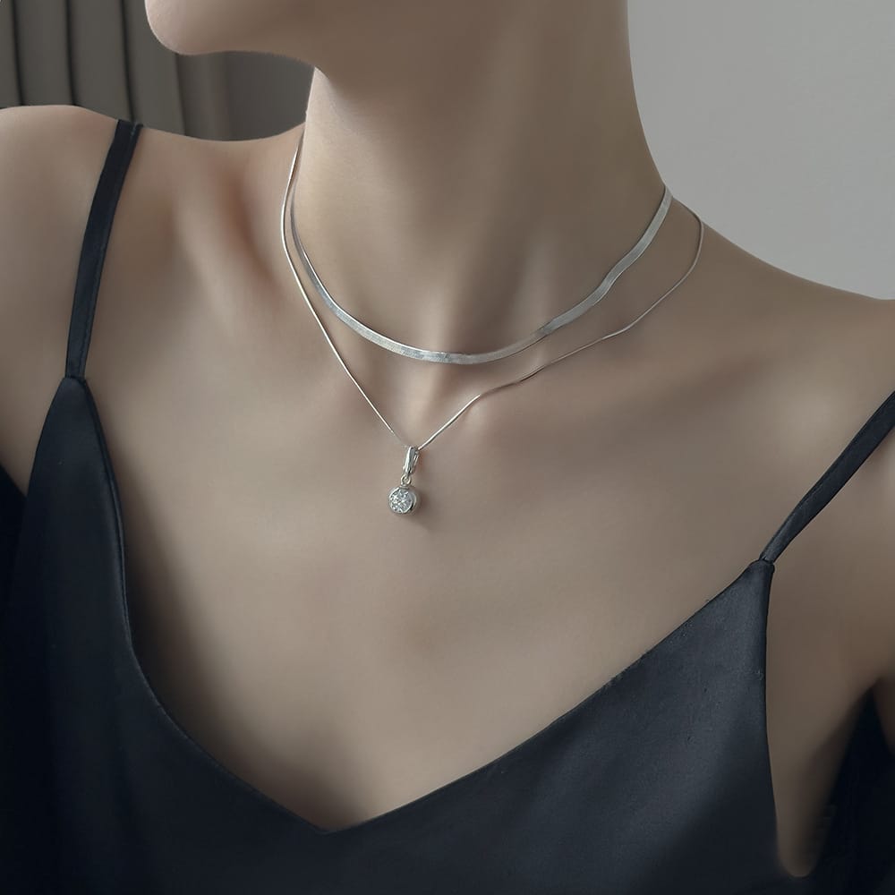 925 silver snake bone chain with 1-carat Moissanite bubble detachable and stackable double-layer necklace: The perfect combination of fashion and personality