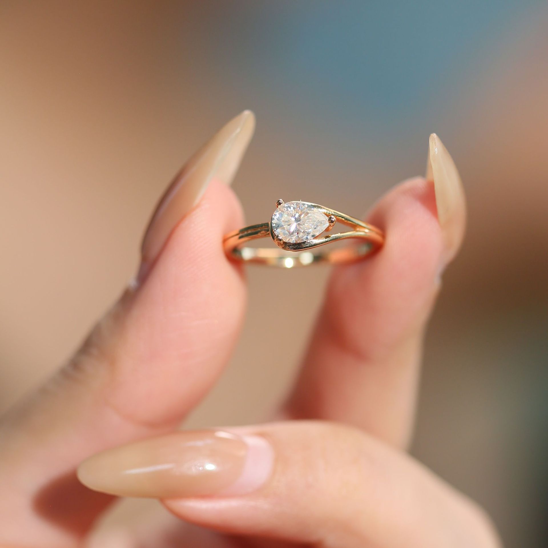 Teardrop Star Trail 1 Carat Silica Wedding Band：S925 Silver Plated with 18K Gold, GRA Certified