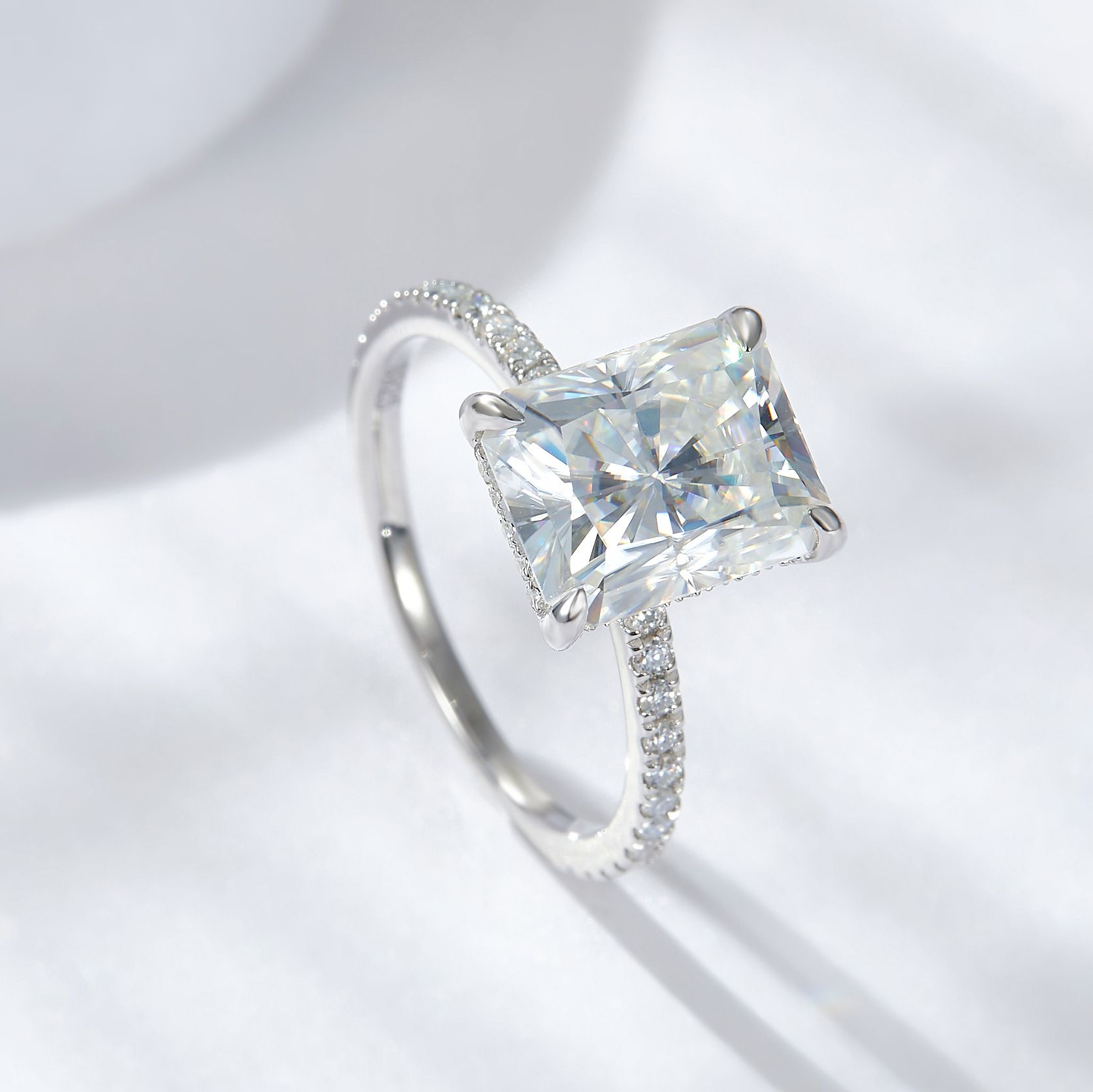 4-carat 8*10 Radinche Radiant 925 silver Moissanite ring: The perfect combination of sparkle and elegance