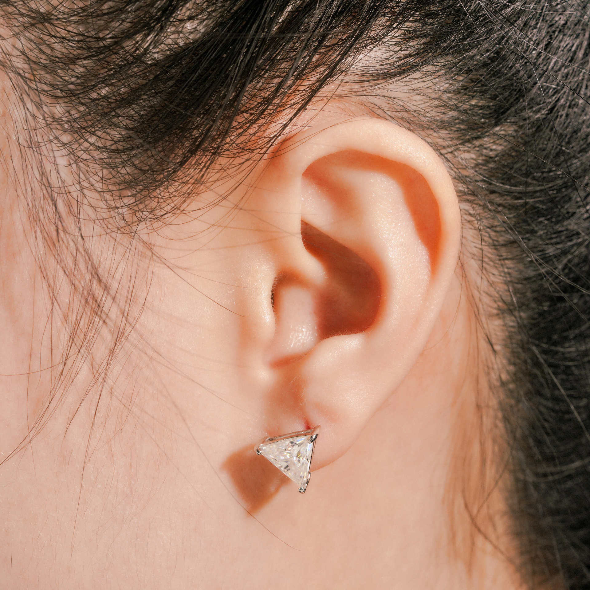 Super sparkling straight triangle simple women's 925 silver inlaid moissanite D-color niche light luxury style bestseller cold and cool earrings