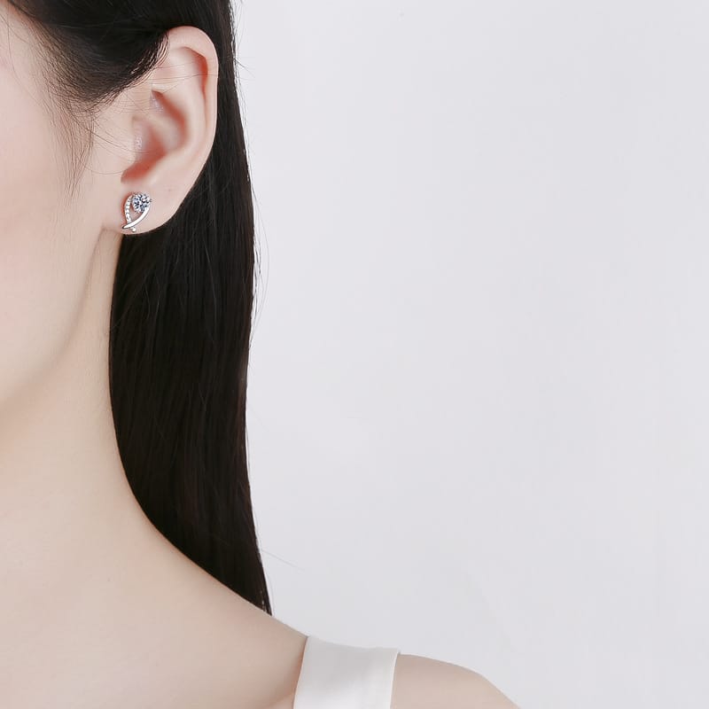 S925 sterling silver jewelry crossed water drop Moissanite stud earrings: A Korean-style niche light luxury outfit, the perfect gift for Women's Day