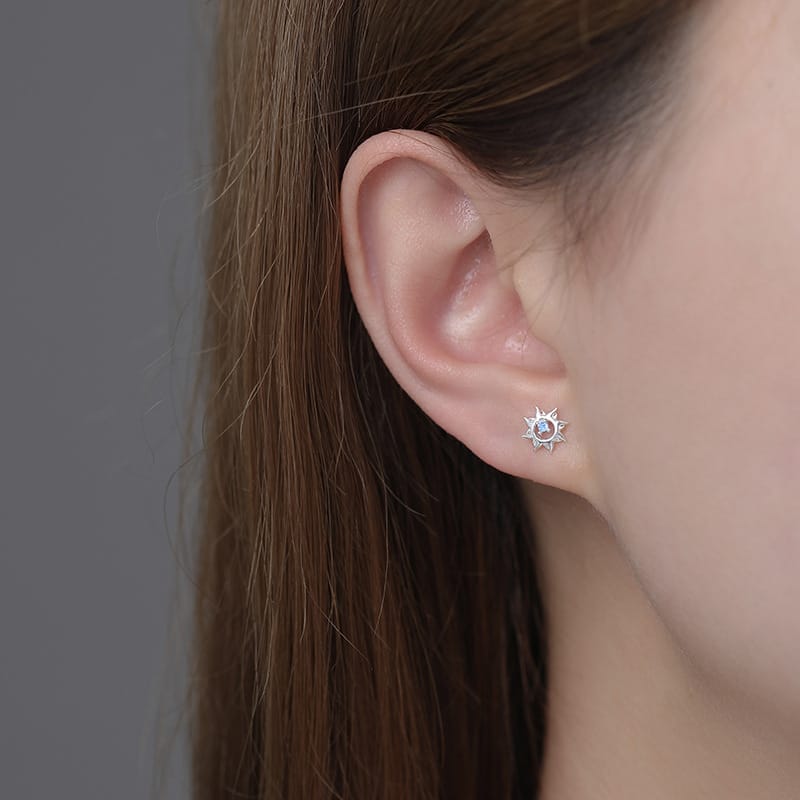 Po S999 Foot Silver Personalized Small Sun Asymmetric Screw Earrings Women's New Niche Advanced Sense Earrings