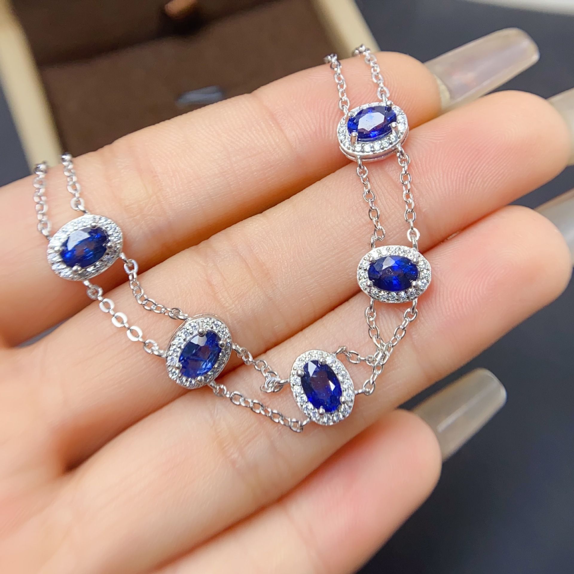 S925 silver inlaid simple fashion natural sapphire bracelet 4 * 6mm advanced sense design live broadcast supply