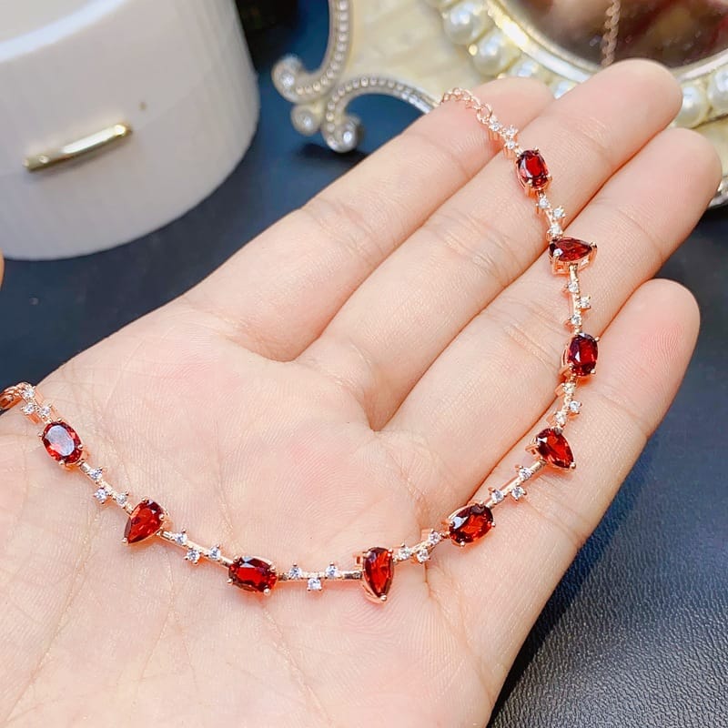 Japanese and Korean small fresh natural garnet bracelet 925 silver bracelet live supply a generation of hair