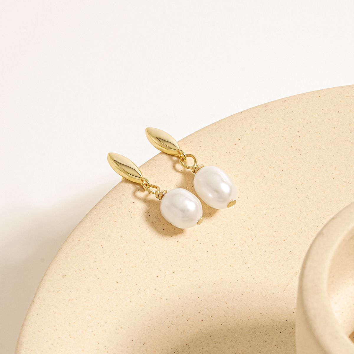 Light luxury niche S925 sterling silver natural pearl stud earrings women's French retro high-grade water drop ear jewelry