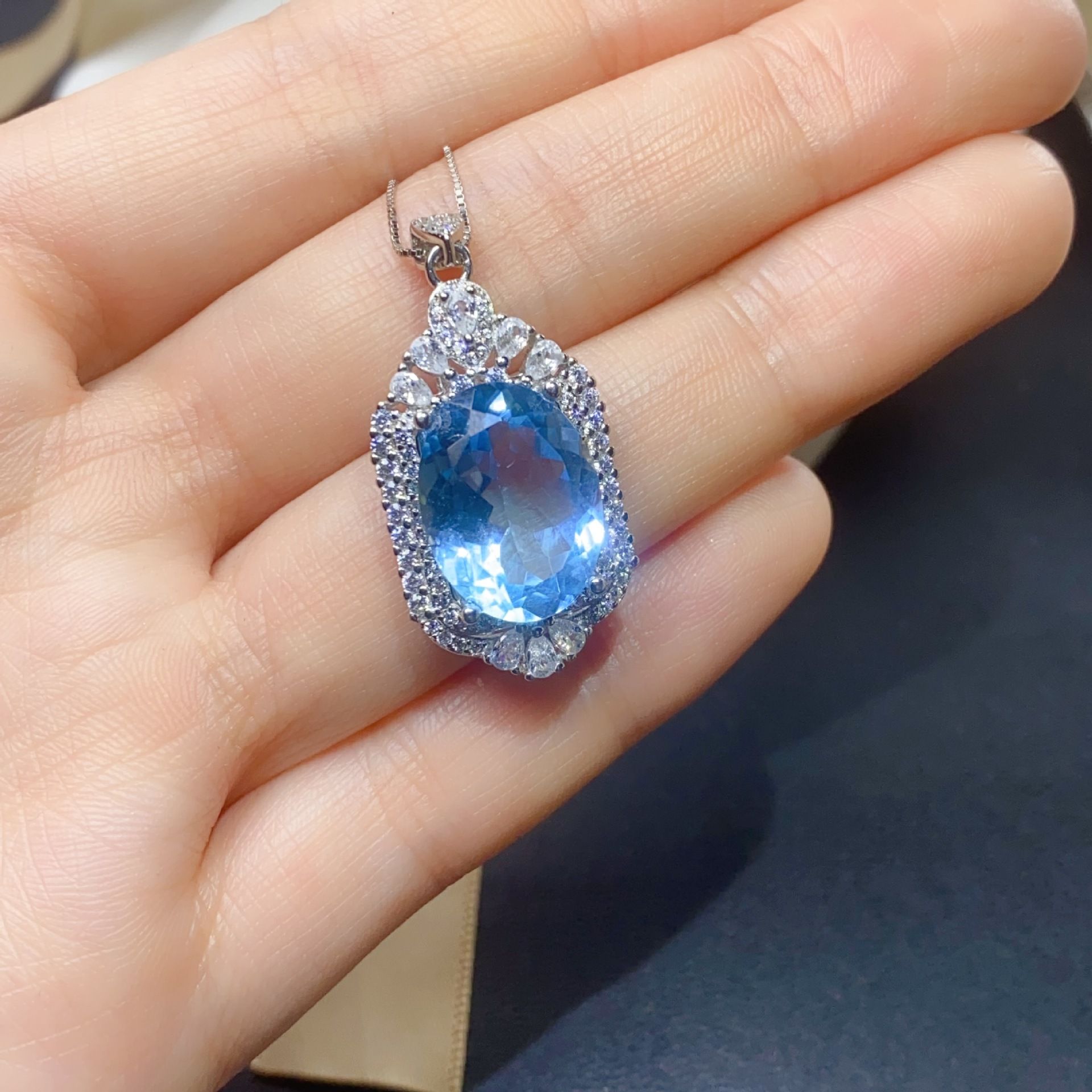 New natural blue topaz pendant 12 * 16mm elegant clavicle chain s925 Silver Women's pendant live supply
