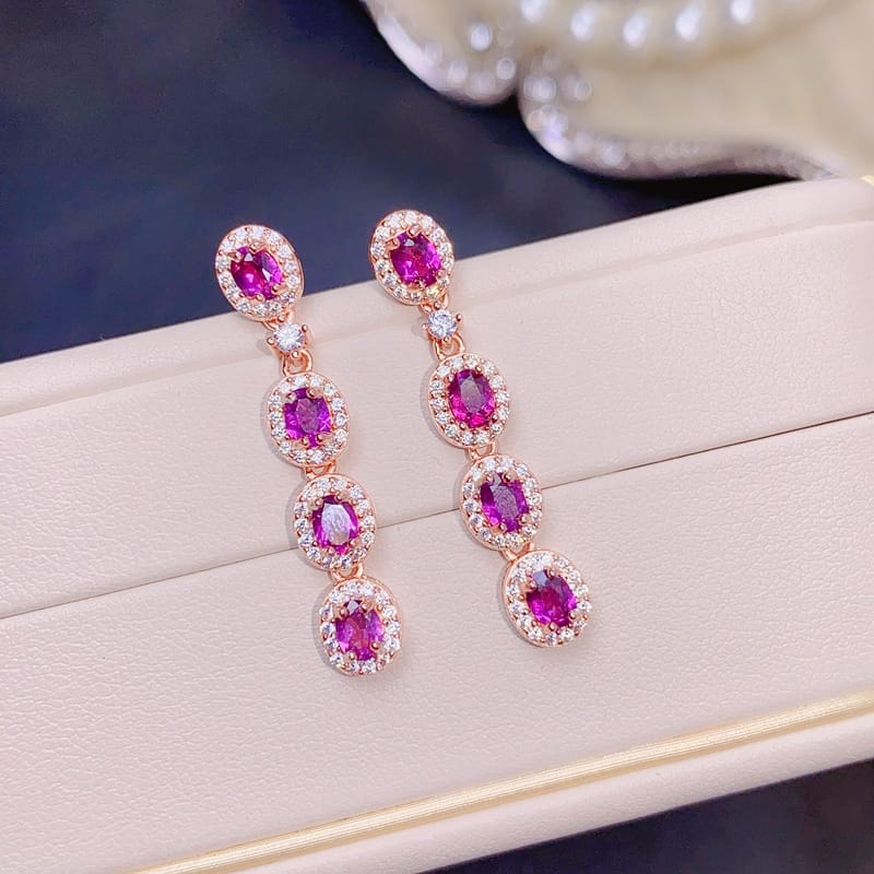 Luxury natural magnesium aluminum garnet stud earrings 925 silver 4 * 3mm light luxury multi-grain garnet stud earrings can be checked