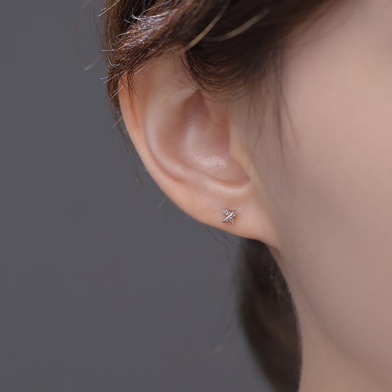 Po S999 Foot Silver Cute Small Four Mans Star Earrings Women's Super Mini Cute Niche Design Earrings for Hair