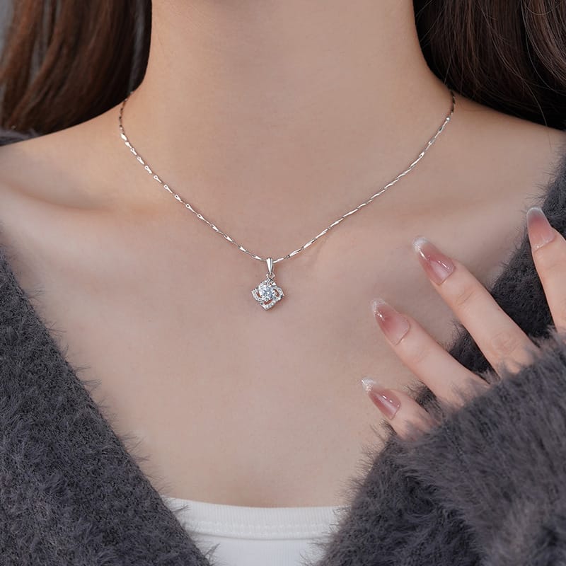 Po S999 Foot Silver Four-leaf Clover Zircon Necklace Women's Light Luxury High-end Sense Exquisite Clavicle Chain Fashion Commuter Daily