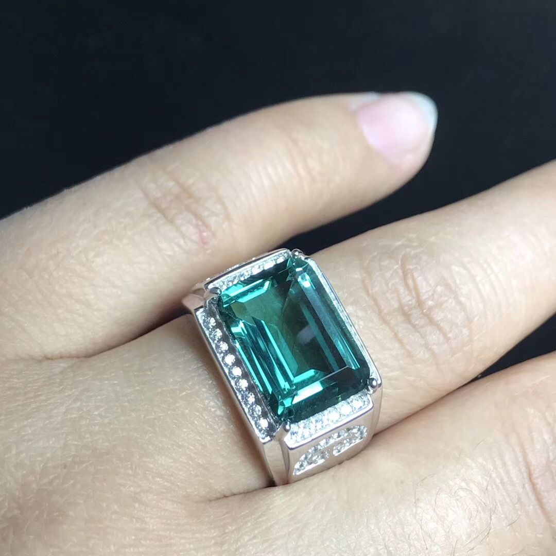 Heavy silver feels good. Shopkeeper recommends 925 silver Green Crystal men's ring adjustable