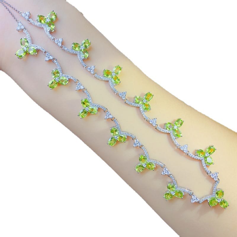 Luxury Fashion Natural Olivine Evening Ceremony Necklace 925 Silver Inlaid Olivine Women's Collarbone Necklace Wholesale