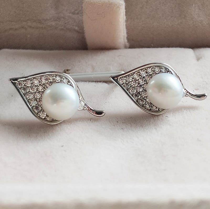Natural Freshwater Pearl Earrings s925 Silver Needle Zircon One Leaf Pleasant Small and Exquisite Niche Design Earrings New