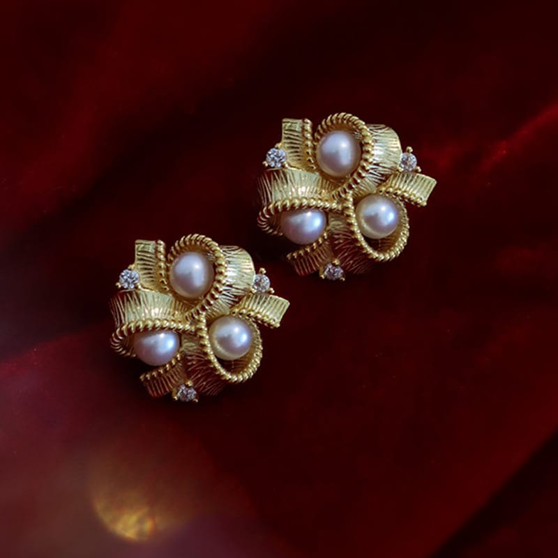 New Style Heavy Industry Retro Light Luxury Pearl Flower-shaped Earrings Simple Hong Kong Style Heavy Industry Earrings Women's 925 Silver Pin
