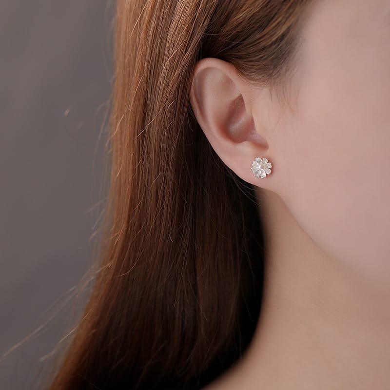 Po S999 Foot Silver French Retro Flower Pearl Earrings Women's New High-end Sense Small Fresh Earrings for Hair