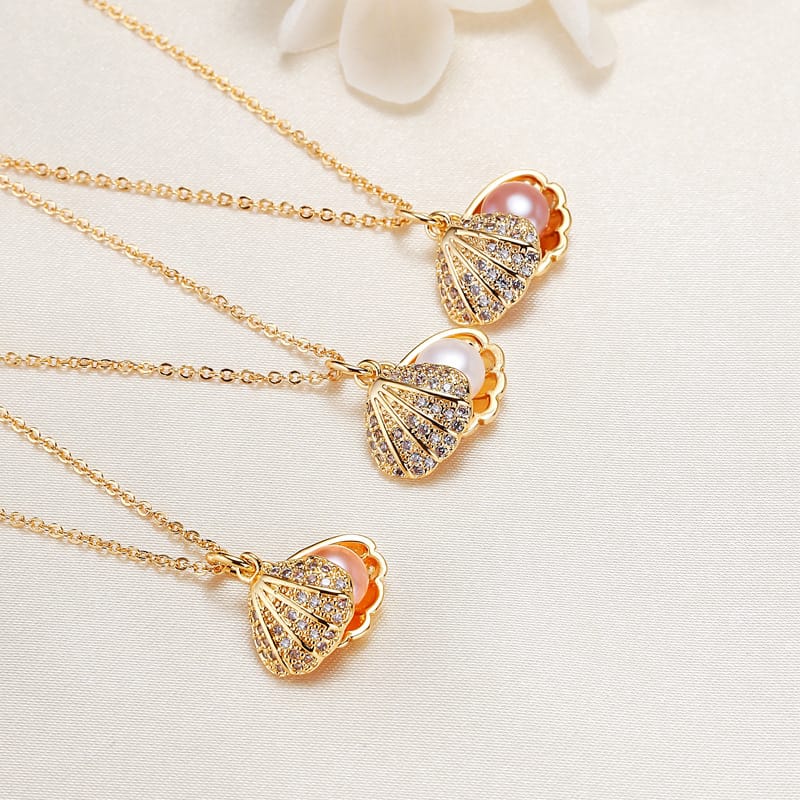 Shell Fresh Water Pearl Pendant Necklace