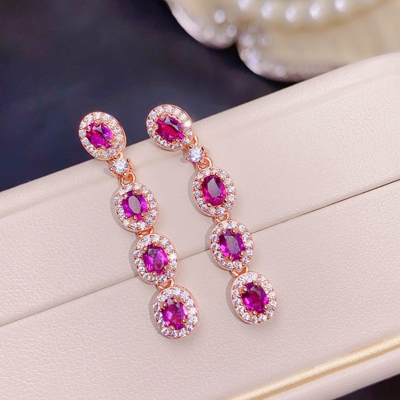 Luxury natural magnesium aluminum garnet stud earrings 925 silver 4 * 3mm light luxury multi-grain garnet stud earrings 