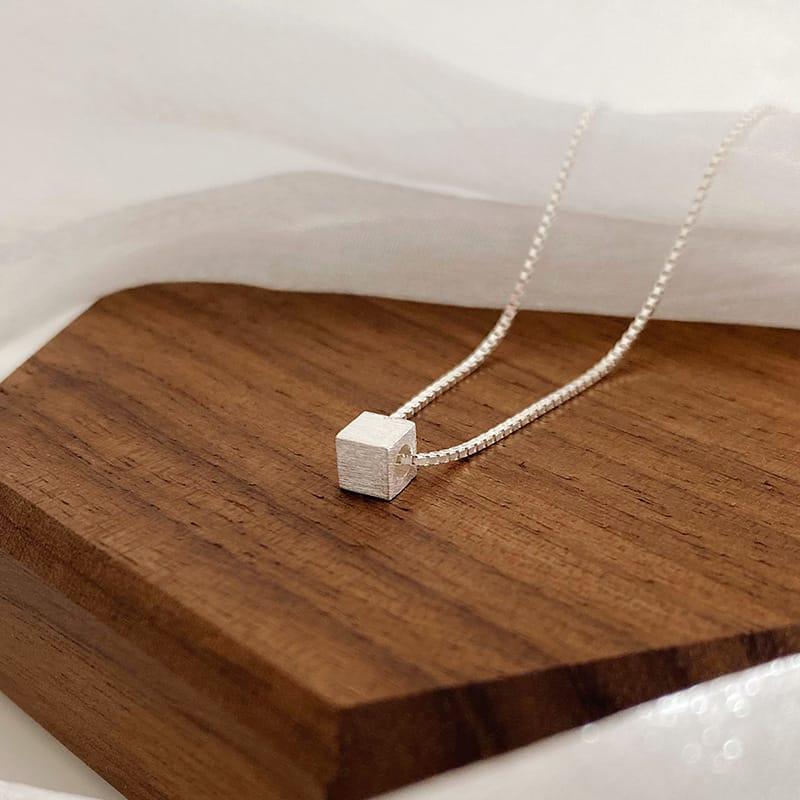 Po Factory 999 Sterling Silver Necklace Small Square Korean Simple Elegant Clavicle Chain Head Jewelry Factory Direct Supply