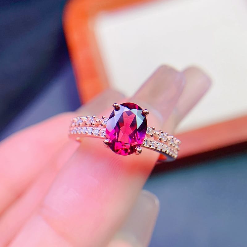 Fresh simple fashion 925 silver natural 6 * 8mm magnesium aluminum garnet female ring full of fire color live broadcast