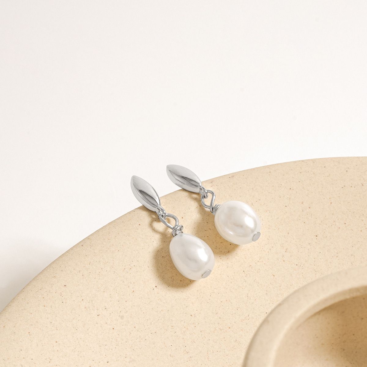 Light luxury niche S925 sterling silver natural pearl stud earrings women's French retro high-grade water drop ear jewelry