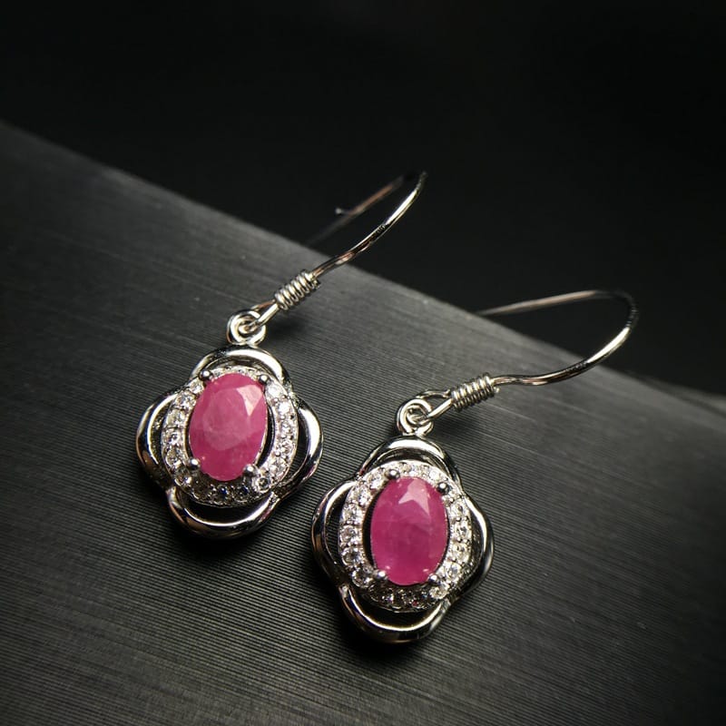 Natural ruby earrings 925 sterling silver inlaid four-leaf clover earrings wholesale