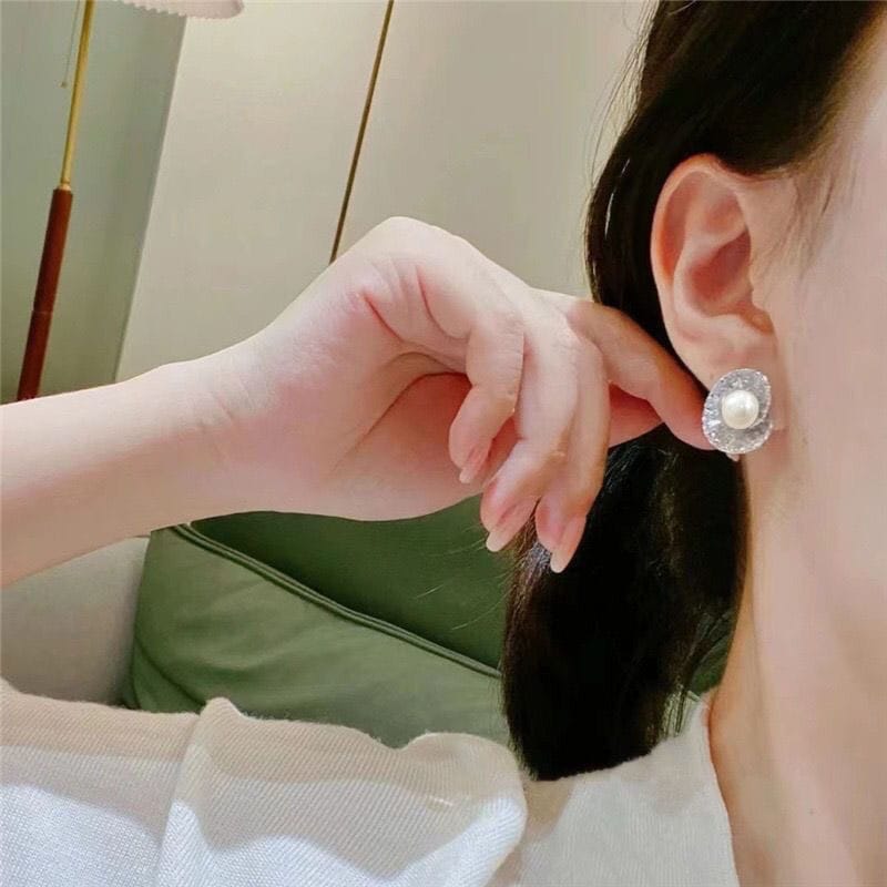 European and American French Style Sea Shaped Spiral Pearl Design Earrings Fine Zircon Light Luxury Fashion Earrings for Women