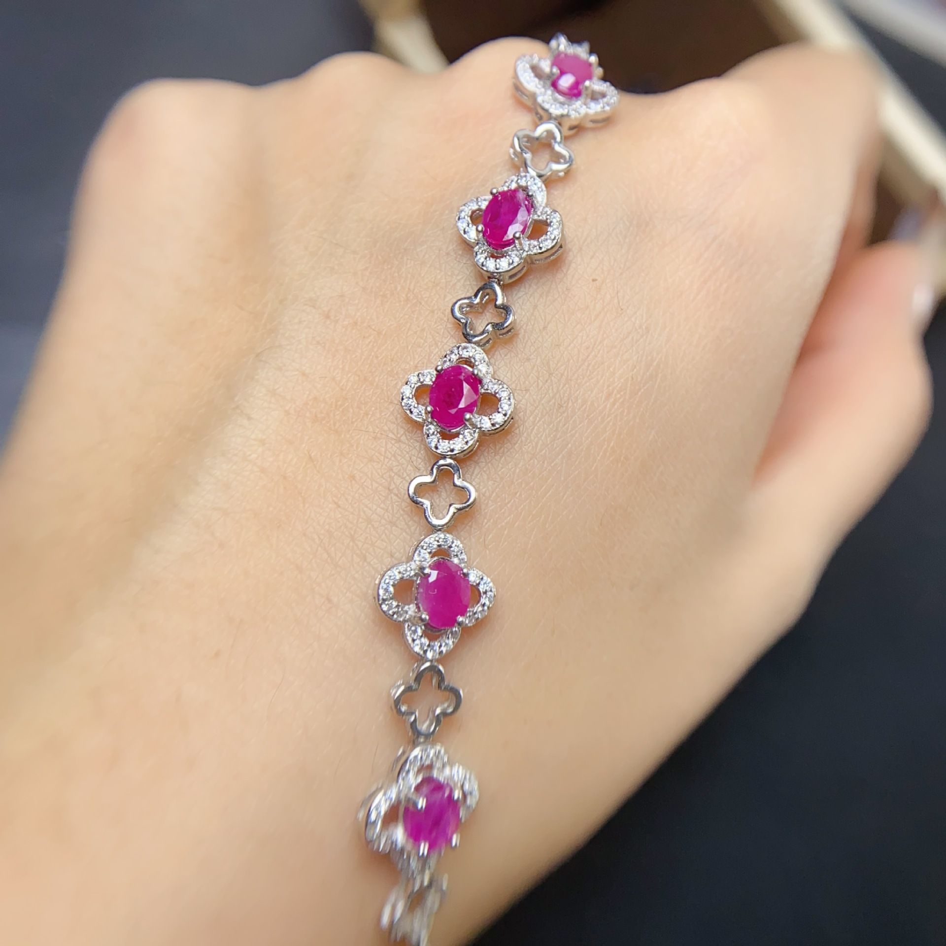 Natural laochu ruby bracelet 4 * 6mm 925 silver inlaid natural laochu ruby bracelet beautiful style