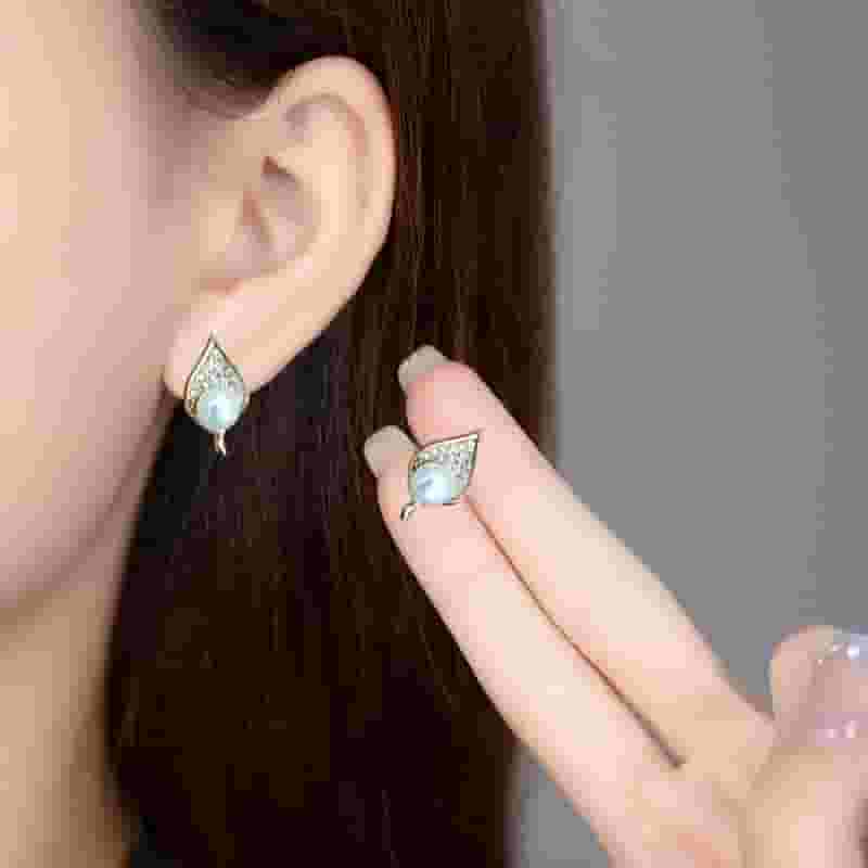 Natural Freshwater Pearl Earrings s925 Silver Needle Zircon One Leaf Pleasant Small and Exquisite Niche Design Earrings New