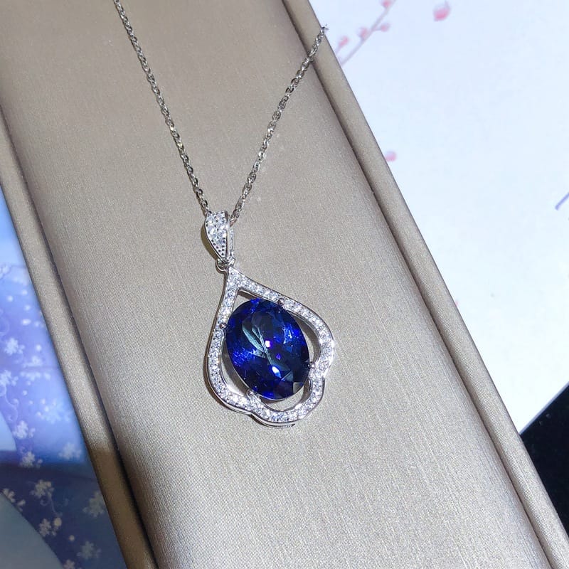 New tasanto pendant 925 silver inlaid Topaz light luxury elegant gift for girlfriend one-piece delivery