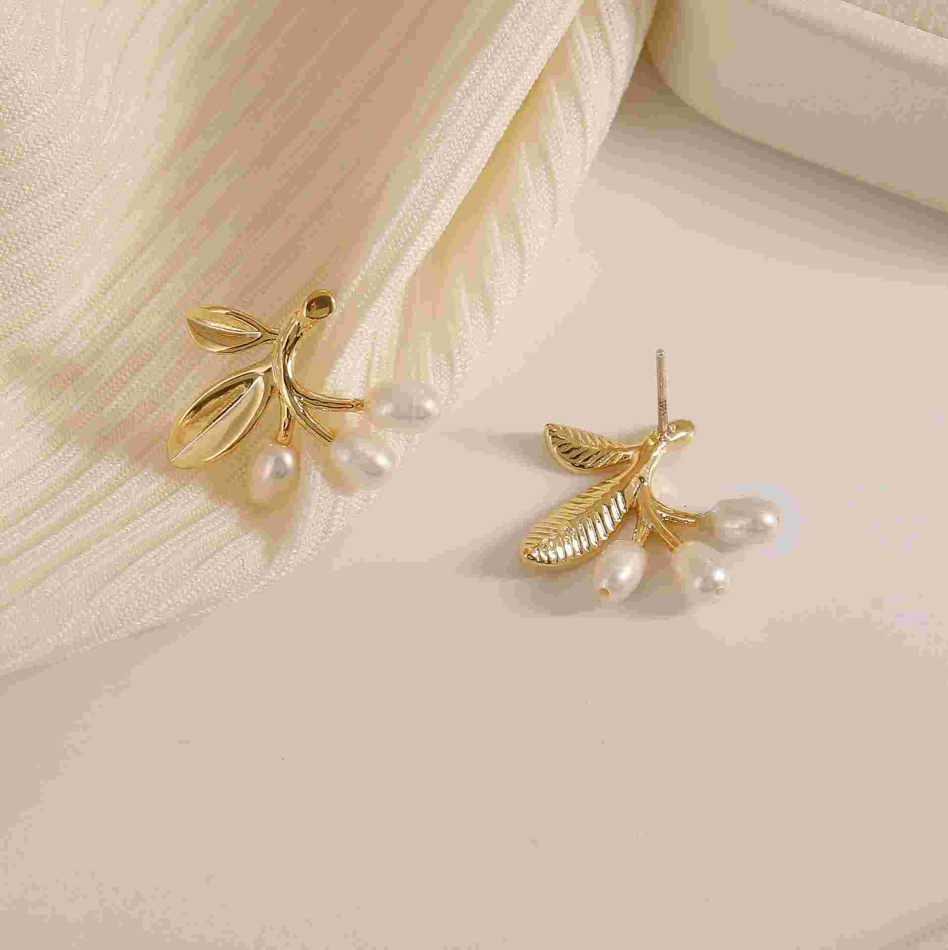 Freshwater Pearl Earrings Fresh Sweet and Gentle Temperament Super Immortal Mori Style Leaf Earrings High-end Fashion All-match Women