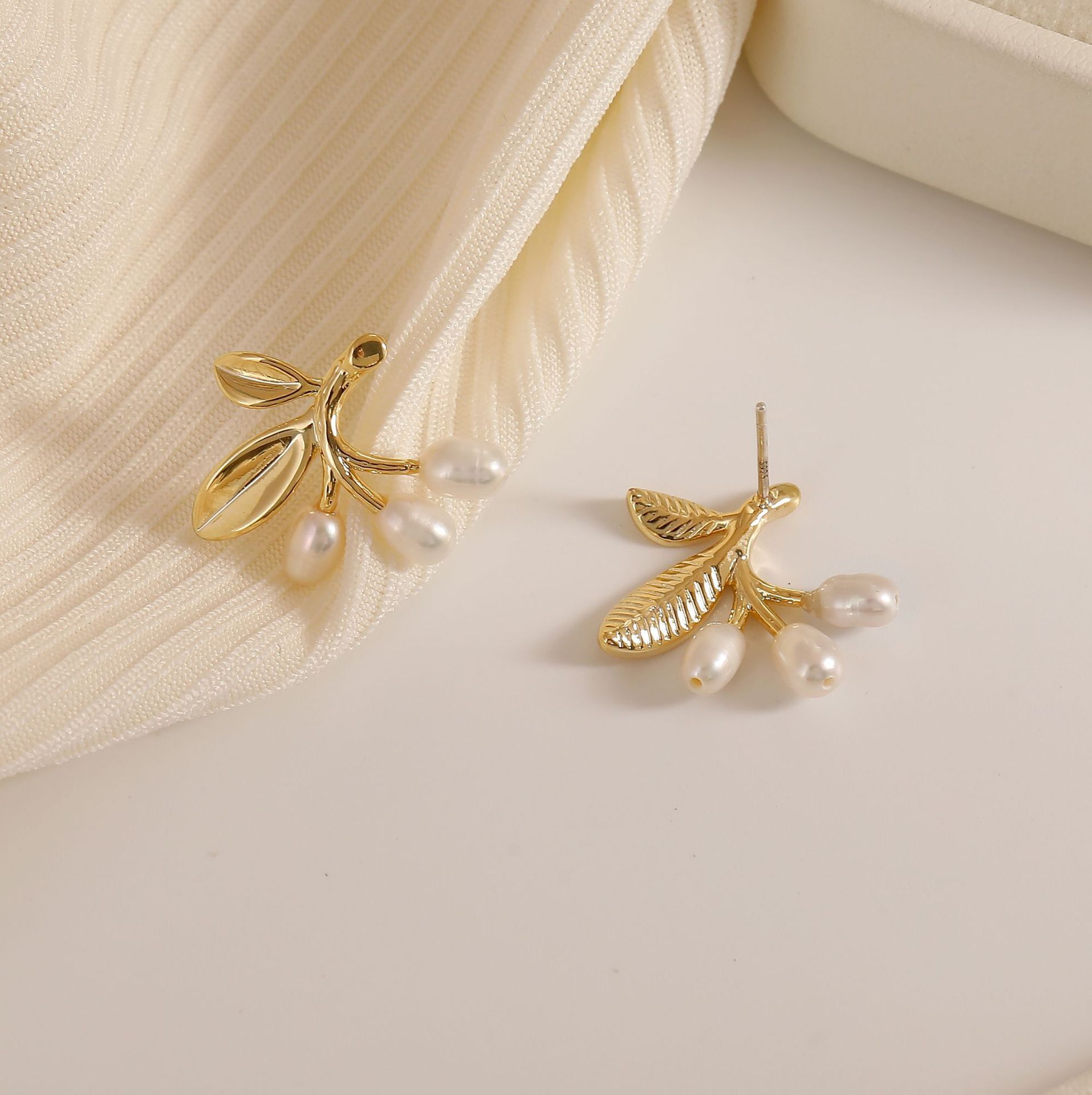 Freshwater Pearl Earrings Fresh Sweet and Gentle Temperament Super Immortal Mori Style Leaf Earrings High-end Fashion All-match Women