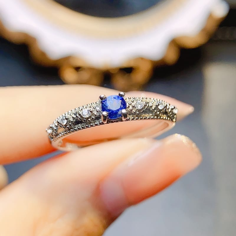 Natural sapphire ring S925 silver inlaid with the main stone 3.5*3.5